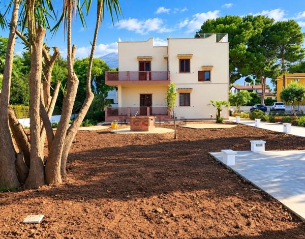 casa indipendente in vendita a Carini in zona Piraineto