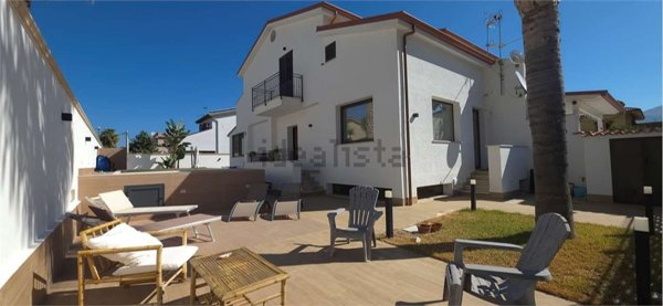 casa indipendente in vendita a Carini in zona Villagrazia di Carini
