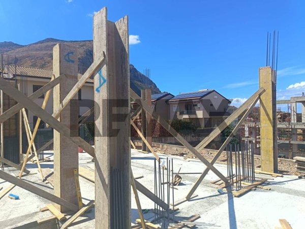 casa indipendente in vendita a Carini in zona Piraineto