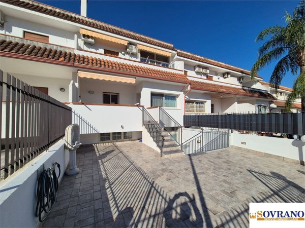 casa indipendente in vendita a Carini