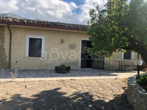casa indipendente in vendita a Castelbuono