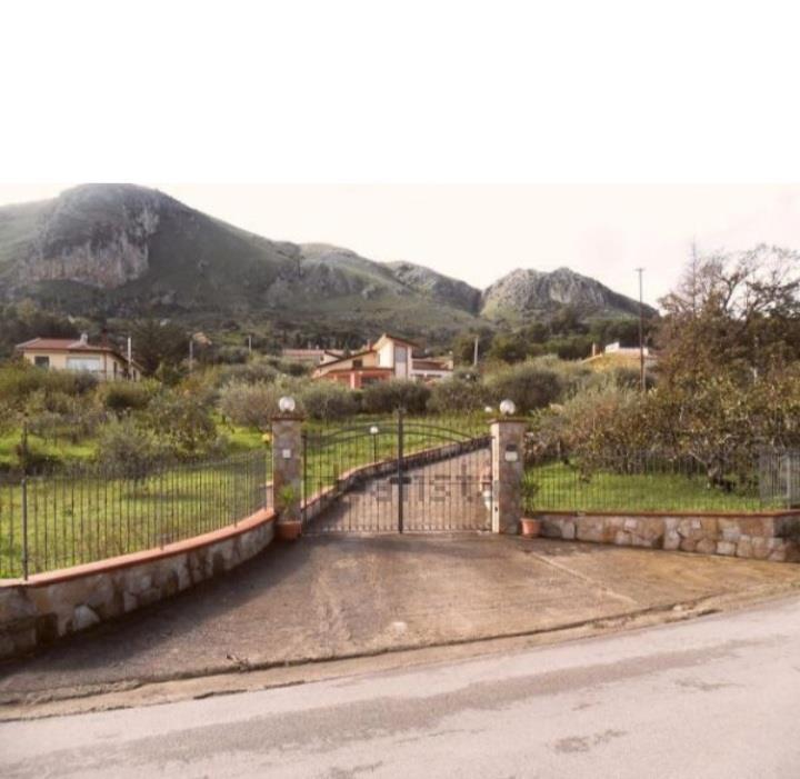 casa indipendente in vendita a Castelbuono