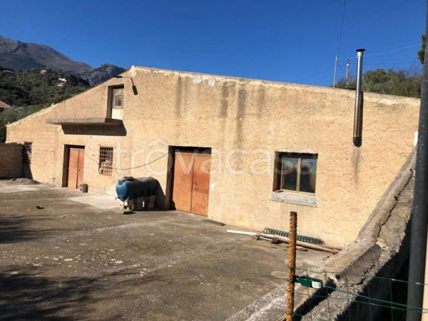 locale commerciale in vendita a Castelbuono