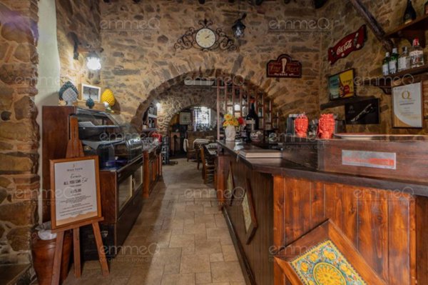 locale commerciale in vendita a Castelbuono
