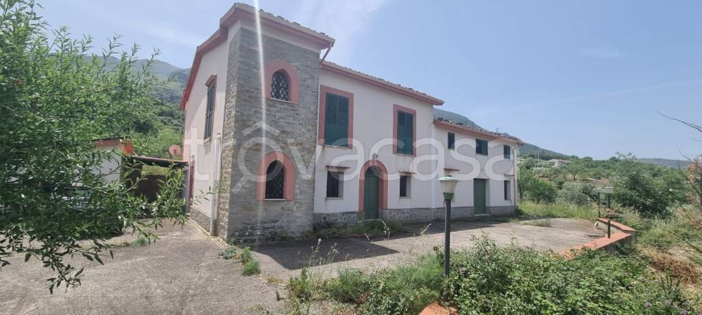 casa indipendente in vendita a Castelbuono