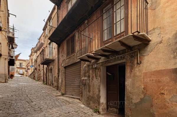casa indipendente in vendita a Castelbuono