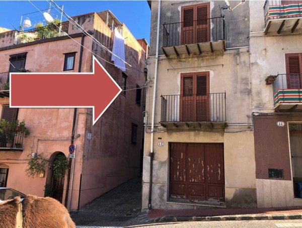 casa indipendente in vendita a Castelbuono