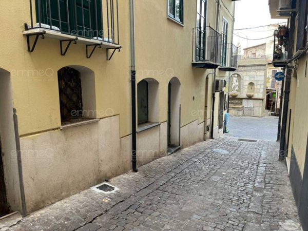 locale commerciale in vendita a Castelbuono