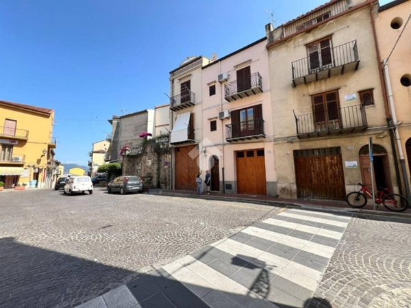 casa indipendente in vendita a Castelbuono