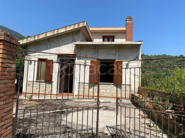 casa indipendente in vendita a Castelbuono