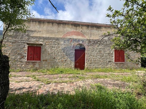 casa indipendente in vendita a Castelbuono
