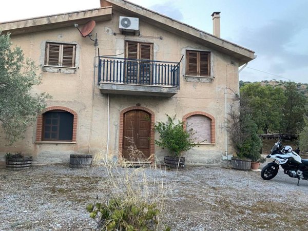 casa indipendente in vendita a Castelbuono