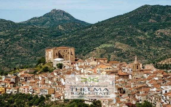 casa indipendente in vendita a Castelbuono