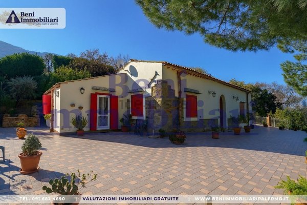 casa indipendente in vendita a Castelbuono