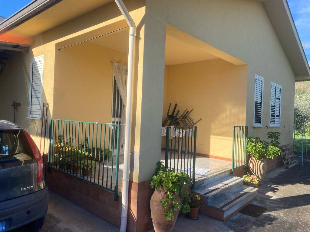 casa indipendente in vendita a Castelbuono