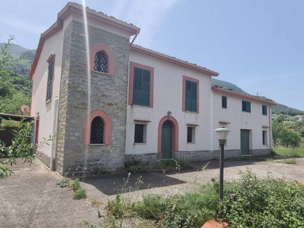 casa indipendente in vendita a Castelbuono
