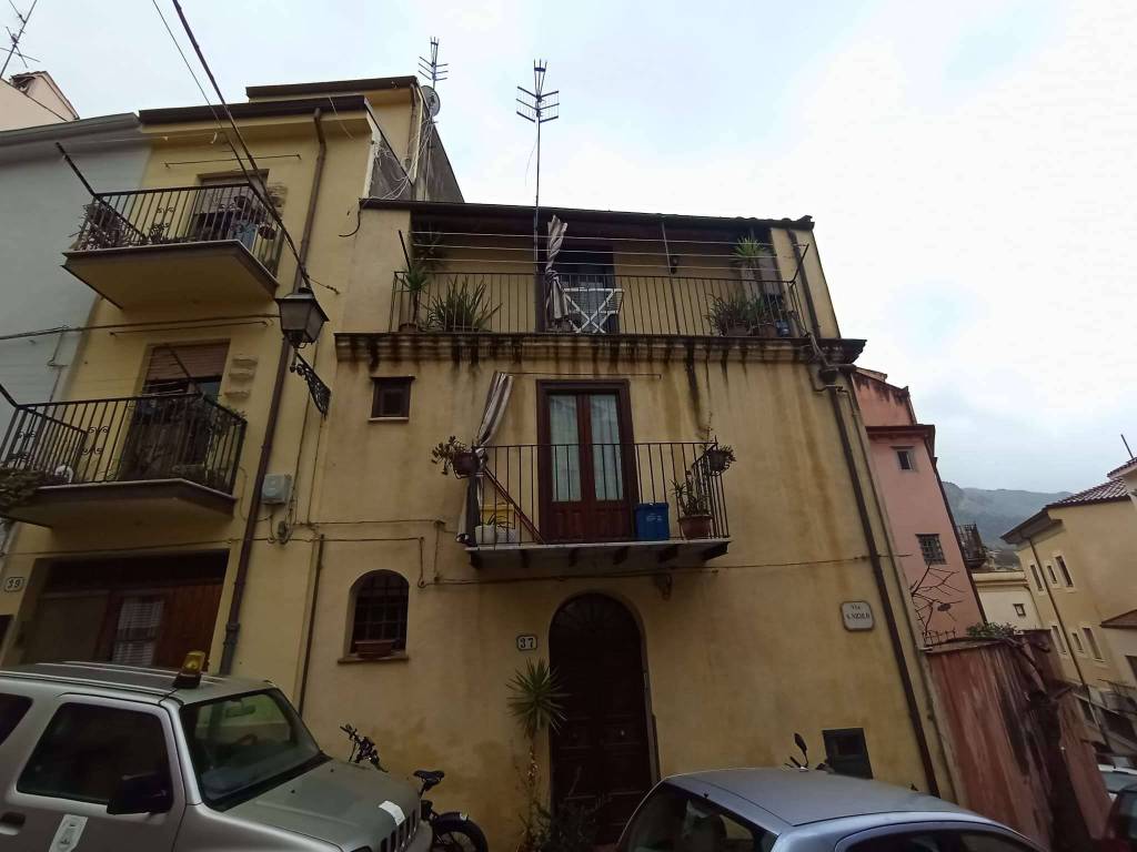 casa indipendente in vendita a Castelbuono