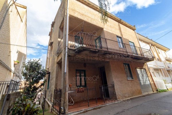 casa indipendente in vendita a Castelbuono