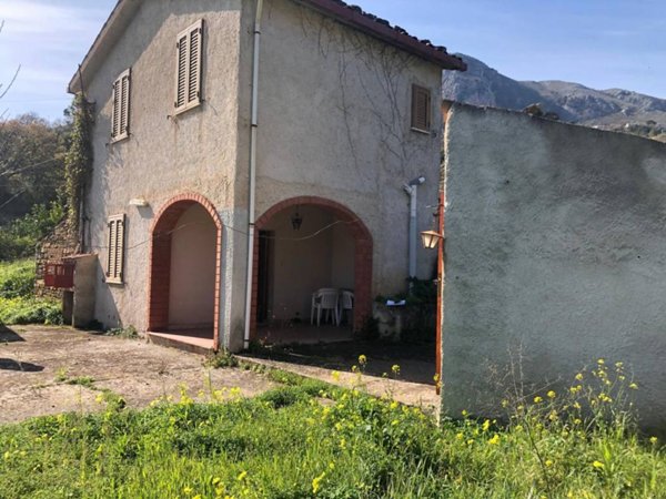 casa indipendente in vendita a Castelbuono