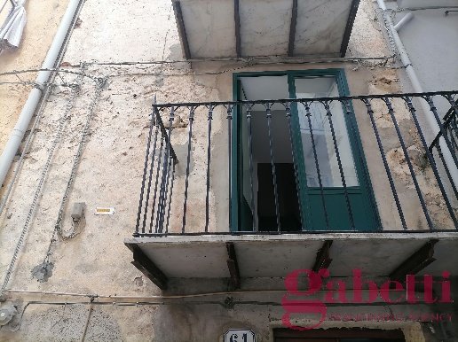 intera palazzina in vendita a Castelbuono