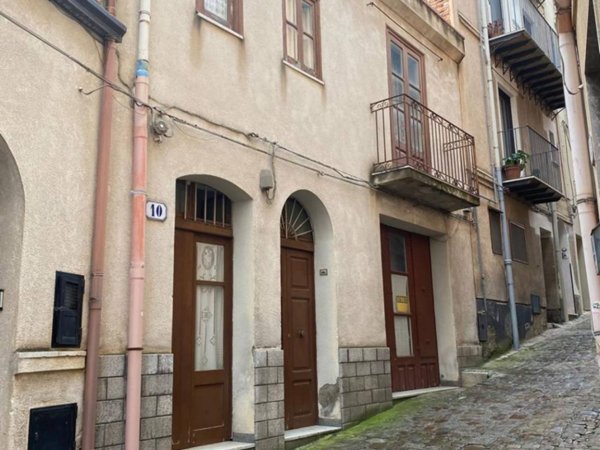 casa indipendente in vendita a Castelbuono