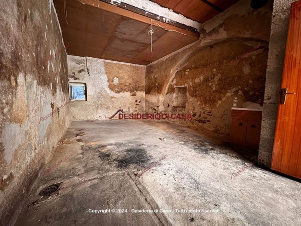 locale di sgombero in vendita a Castelbuono