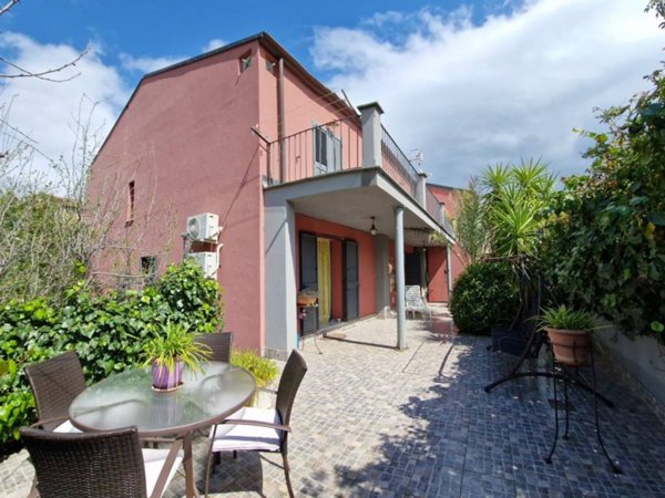 casa indipendente in vendita a Castelbuono
