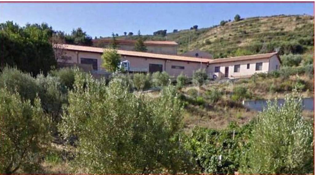 locale commerciale in vendita a Castelbuono