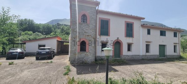 casa indipendente in vendita a Castelbuono