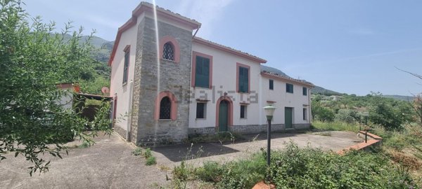 casa indipendente in vendita a Castelbuono