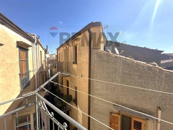 casa indipendente in vendita a Castelbuono
