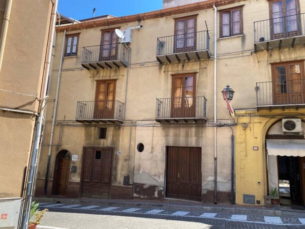 casa indipendente in vendita a Castelbuono