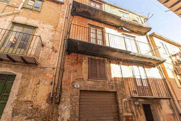 casa indipendente in vendita a Castelbuono