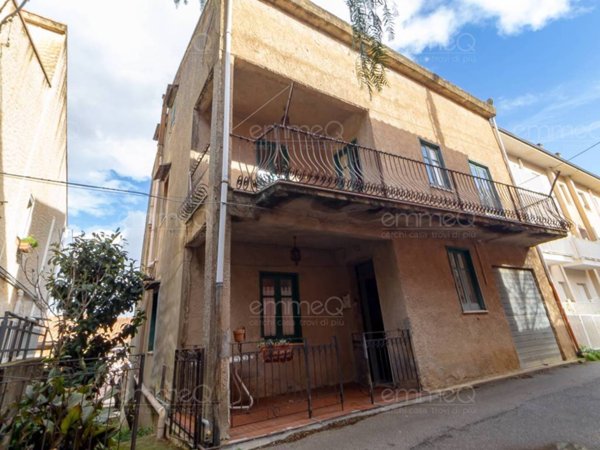 casa indipendente in vendita a Castelbuono