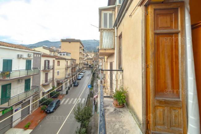 casa indipendente in vendita a Castelbuono
