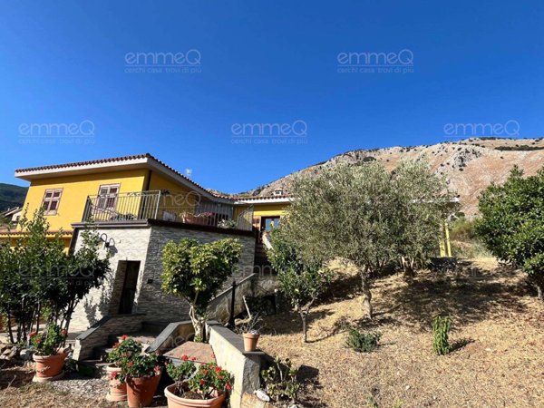 villa in vendita a Castelbuono