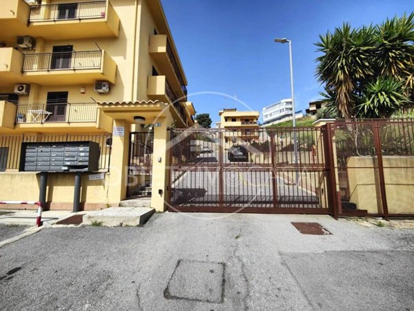 locale commerciale in vendita a Casteldaccia