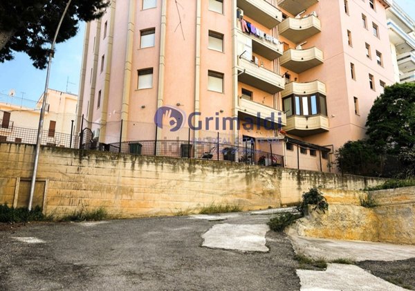 locale di sgombero in vendita a Casteldaccia