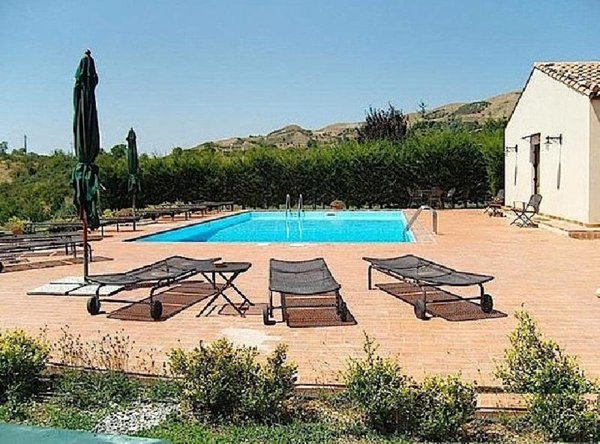 casa indipendente in vendita a Castellana Sicula in zona Nociazzi