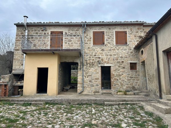 pentavano in vendita a Castellana Sicula