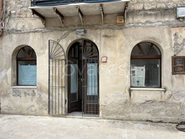 trivano in vendita a Castellana Sicula