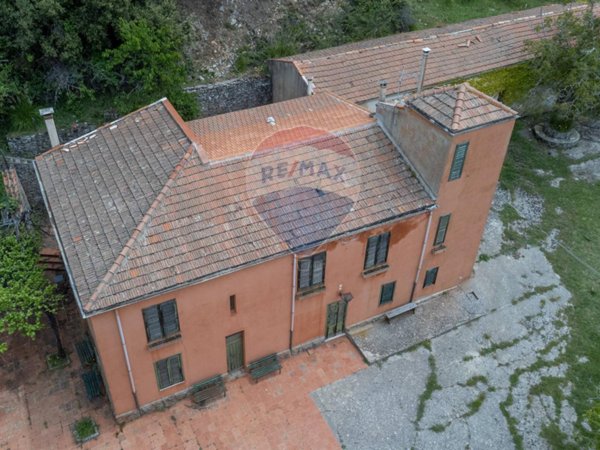 casa indipendente in vendita a Castellana Sicula in zona Nociazzi
