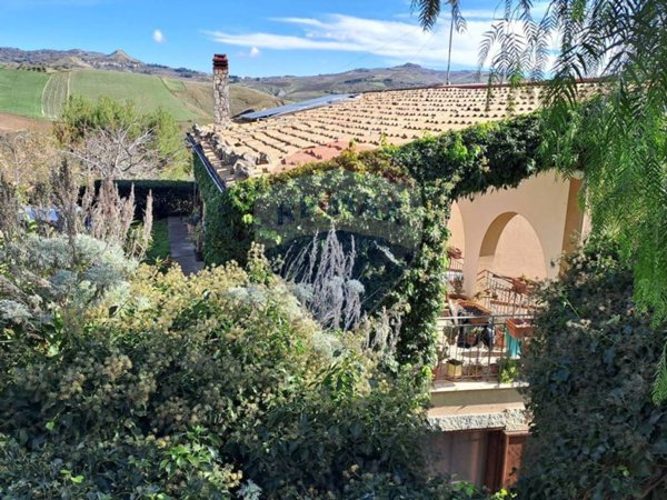casa indipendente in vendita a Castellana Sicula