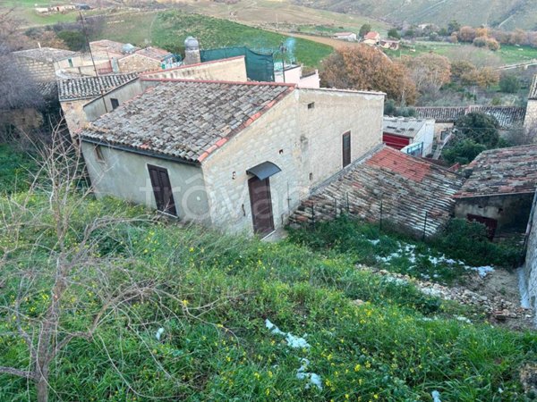 casa indipendente in vendita a Castellana Sicula in zona Calcarelli