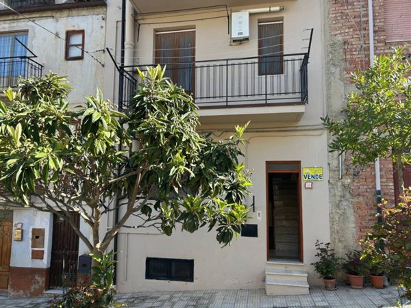 casa indipendente in vendita a Castellana Sicula