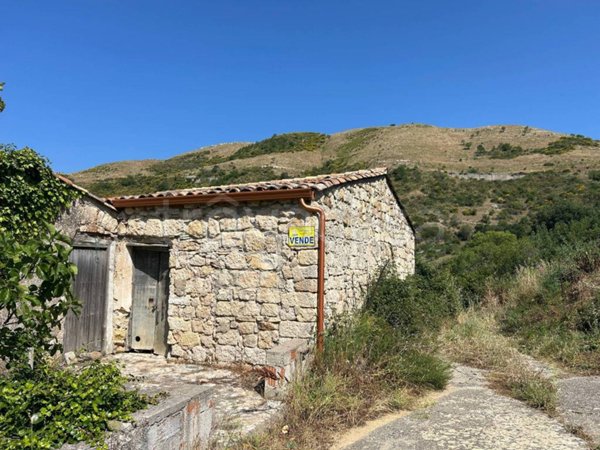 casa indipendente in vendita a Castellana Sicula