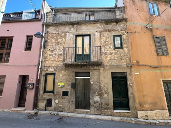 casa indipendente in vendita a Castellana Sicula in zona Calcarelli