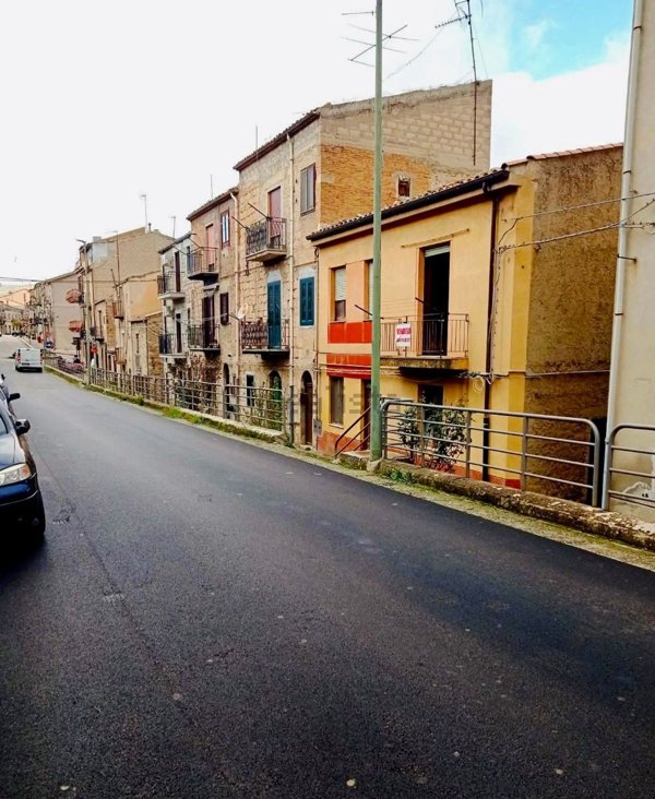 casa indipendente in vendita a Castellana Sicula