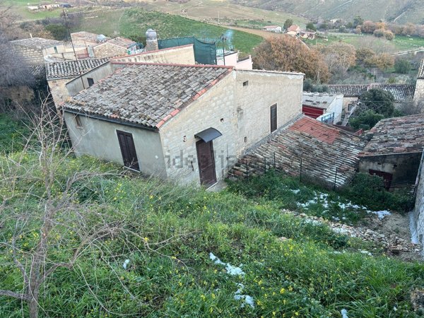 casa indipendente in vendita a Castellana Sicula in zona Calcarelli