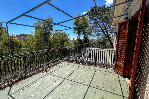 casa indipendente in vendita a Castellana Sicula in zona Frazzucchi